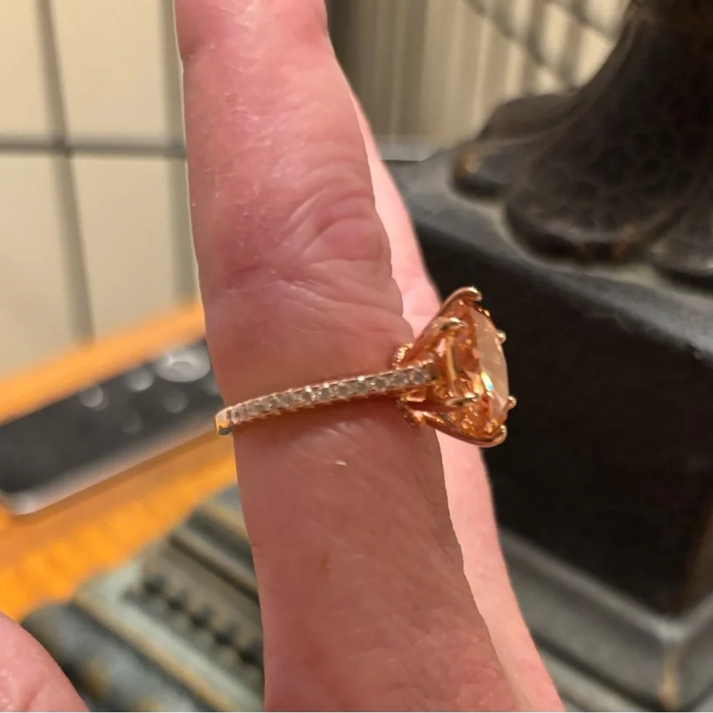Itola Jewelry Champagne Ring Size 7 BRAND NEW NEVER WORN…. - Picture 5 of 8
